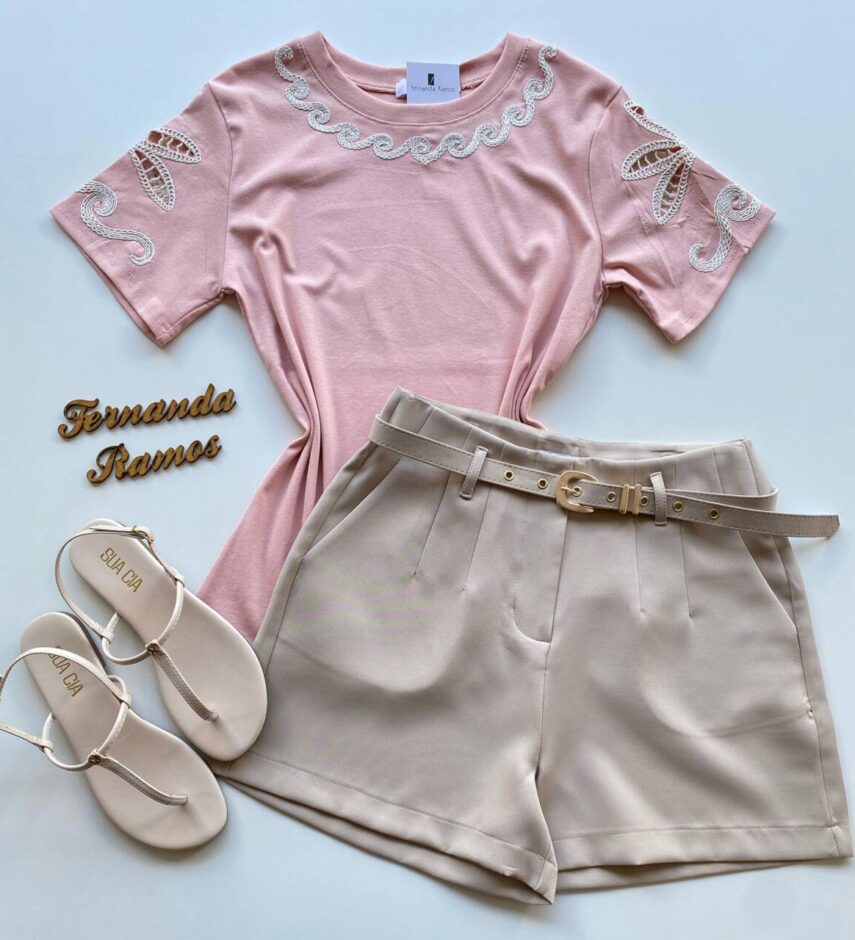 T-shirt Feminina Sandy Manga Curta com Detalhes Bordados Rosa - Fernanda Ramos Store