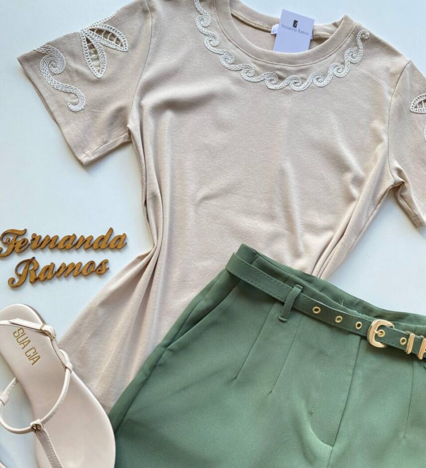 T-shirt Feminina Sandy Manga Curta com Detalhes Bordados Bege - Fernanda Ramos Store