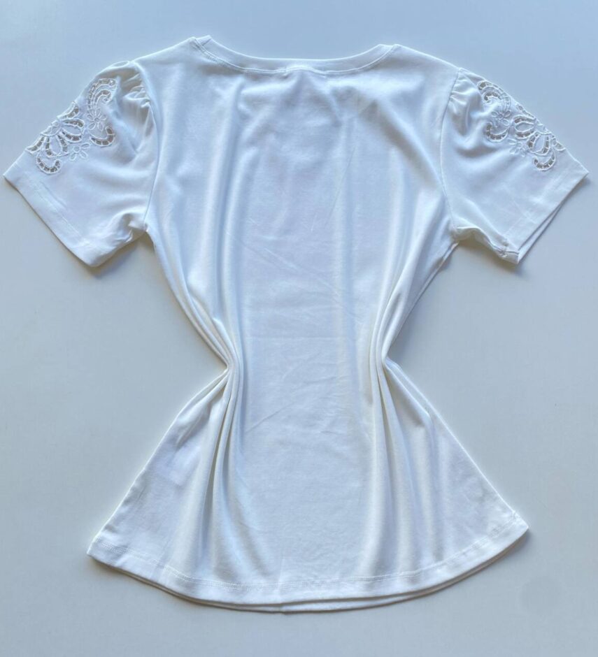T-shirt Feminina Thais Manga Curta com Detalhes Branca - Fernanda Ramos Store