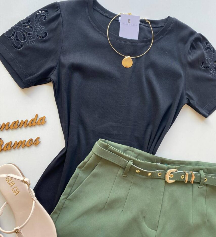 T-shirt Feminina Thais Manga Curta com Detalhes Preta - Fernanda Ramos Store