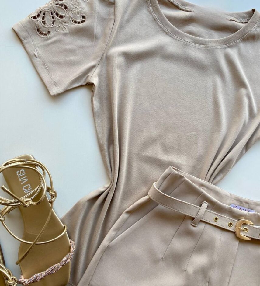 T-shirt Feminina Thais Manga Curta com Detalhes Nude - Fernanda Ramos Store