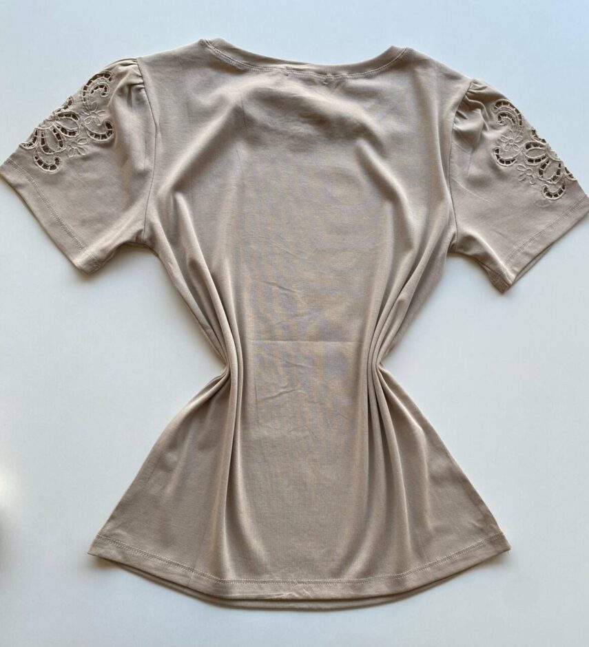 T-shirt Feminina Thais Manga Curta com Detalhes Nude - Fernanda Ramos Store