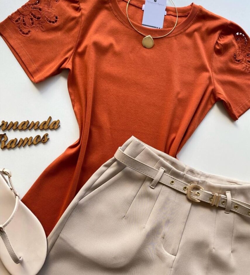 T-shirt Feminina Thais Manga Curta com Detalhes TerraCota - Fernanda Ramos Store