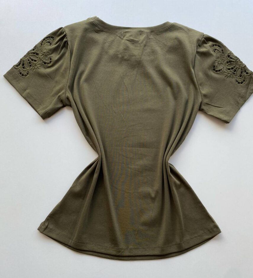 T-shirt Feminina Thais Manga Curta com Detalhes Verde Militar - Fernanda Ramos Store