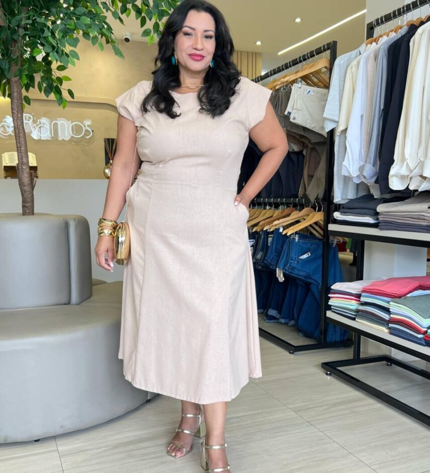 Vestido Midi Plus Linho sem Bojo Manga Curta com Bolsos Cru - Fernanda Ramos Store