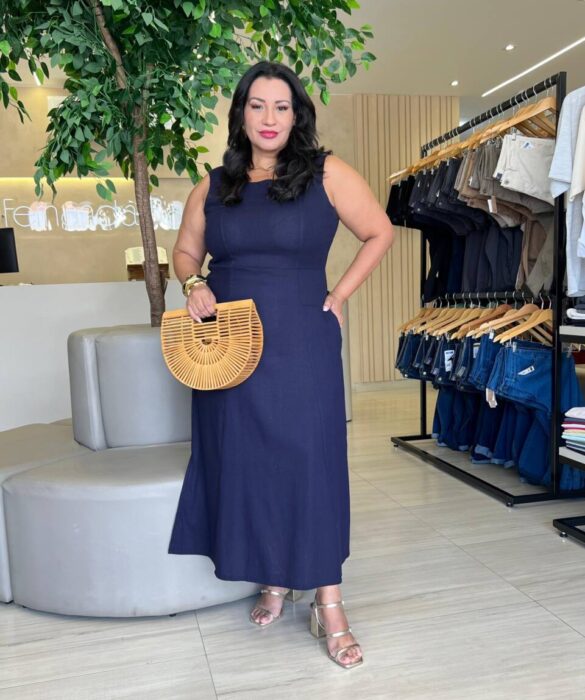 Vestido Midi Plus sem Bojo Linho com Fendas Laterais Azul - Fernanda Ramos Store