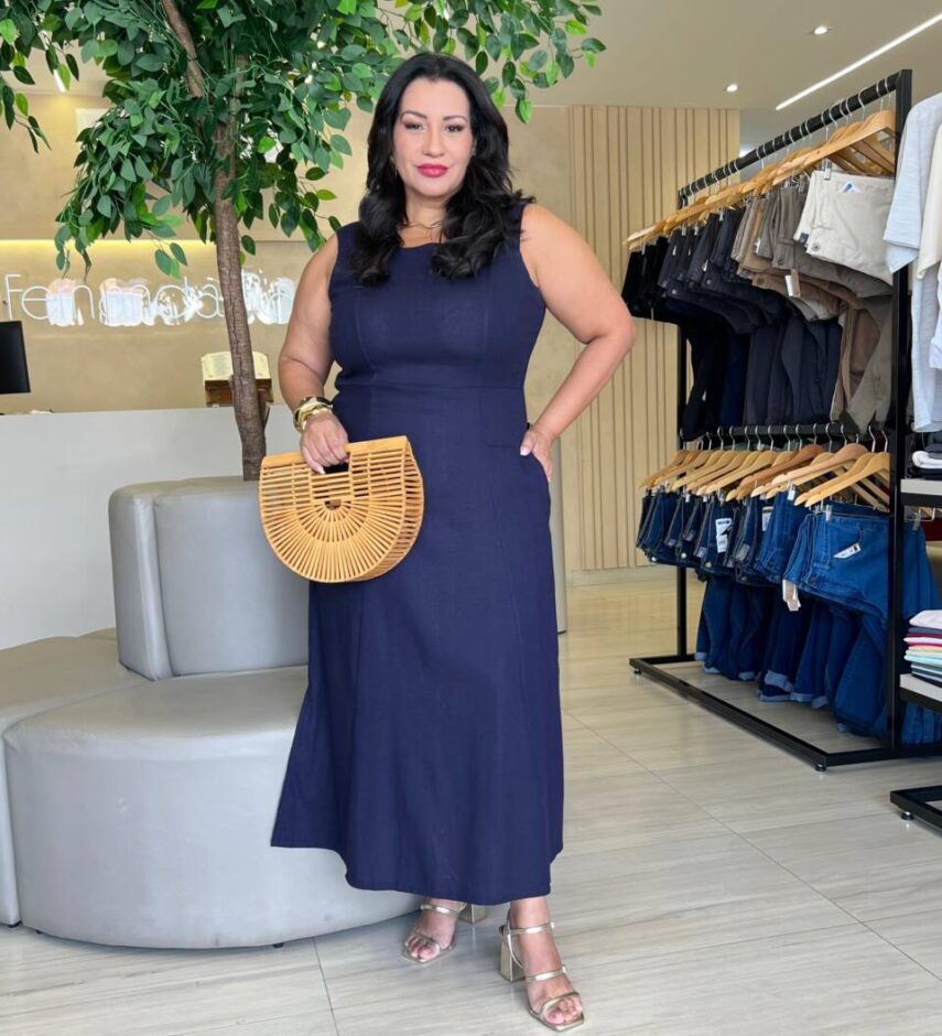 Vestido Midi Plus sem Bojo Linho com Fendas Laterais Azul - Fernanda Ramos Store