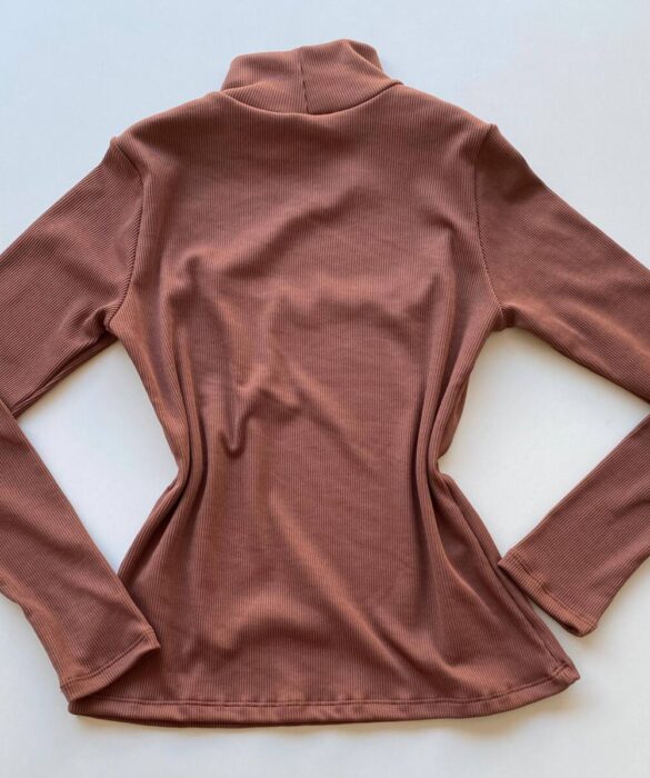 Blusa Feminina Canelada Milly sem Bojo com Recorte Marrom - Fernanda Ramos Store