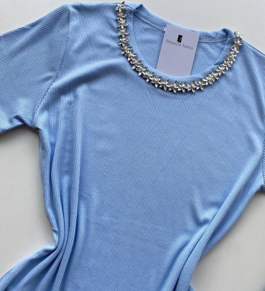 Blusa Feminina Gilbert Manga Curta com Aplicações Flor Azul - Fernanda Ramos Store