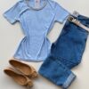 Blusa Feminina Gilbert Manga Curta com Aplicações Flor Azul - Fernanda Ramos Store