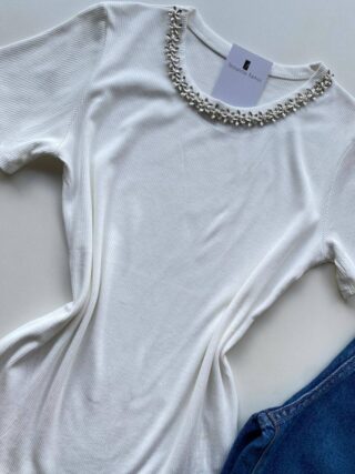 Blusa Feminina Gilbert Manga Curta com Aplicações Flor Branca - Fernanda Ramos Store