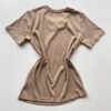 Blusa Feminina Gilbert Manga Curta com Aplicações Flor Caqui - Fernanda Ramos Store
