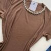 Blusa Feminina Gilbert Manga Curta com Aplicações Flor Chocolate - Fernanda Ramos Store