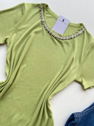 Blusa Feminina Gilbert Manga Curta com Aplicações Flor Verde - Fernanda Ramos Store