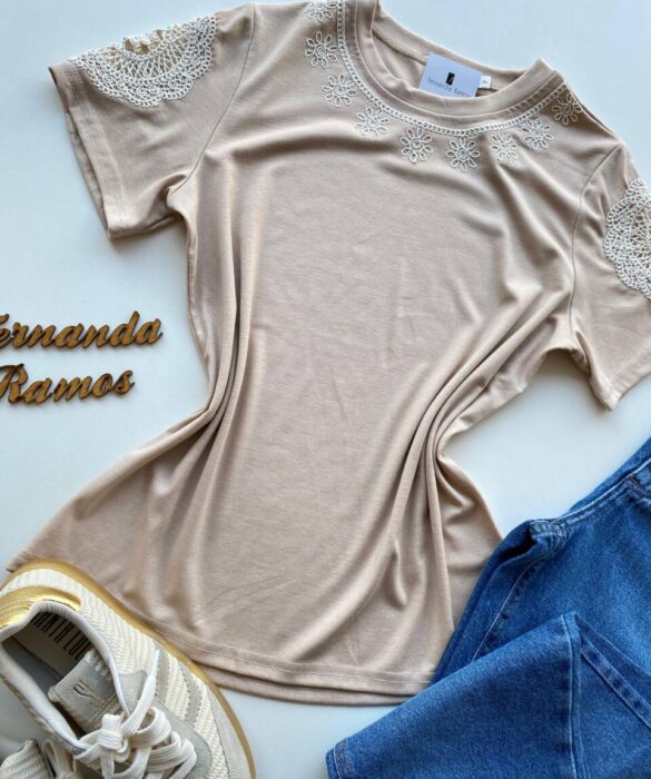 Blusa Feminina Grey Manga Curta com Bordado na Gola Nude - Fernanda Ramos Store