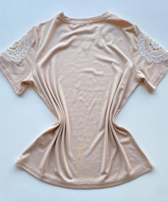 Blusa Feminina Grey Manga Curta com Bordado na Gola Nude - Fernanda Ramos Store
