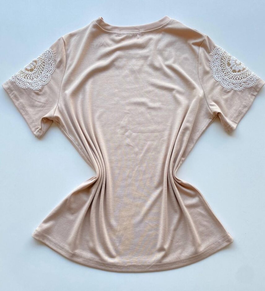 Blusa Feminina Grey Manga Curta com Bordado na Gola Nude - Fernanda Ramos Store