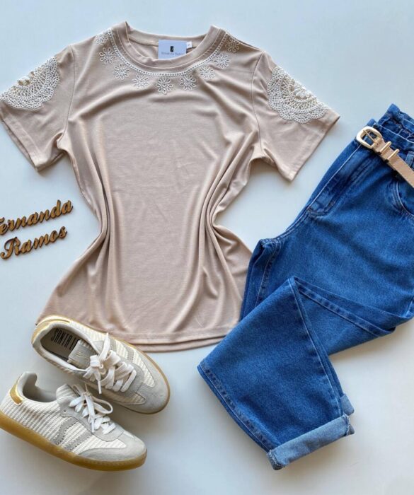 Blusa Feminina Grey Manga Curta com Bordado na Gola Nude - Fernanda Ramos Store
