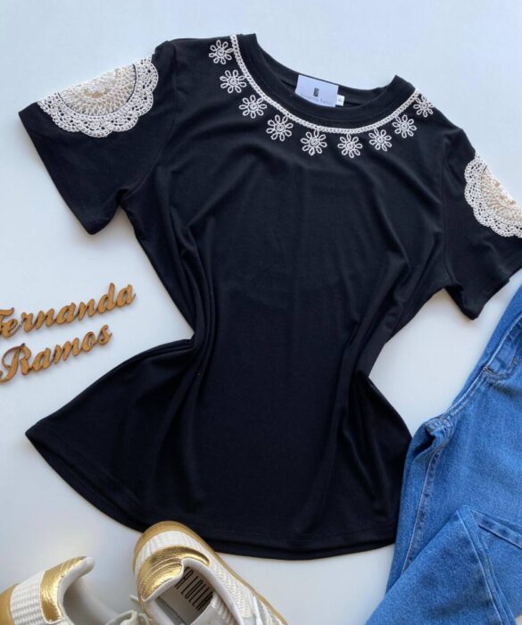 Blusa Feminina Grey Manga Curta com Bordado na Gola Preta - Fernanda Ramos Store
