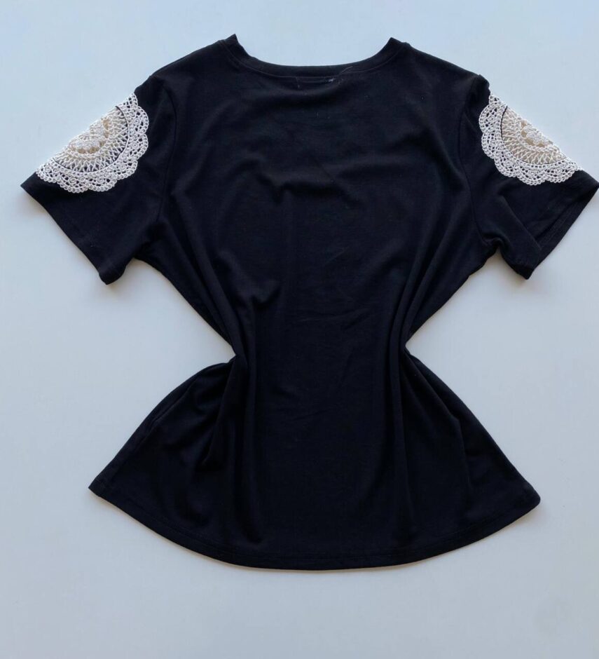 Blusa Feminina Grey Manga Curta com Bordado na Gola Preta - Fernanda Ramos Store