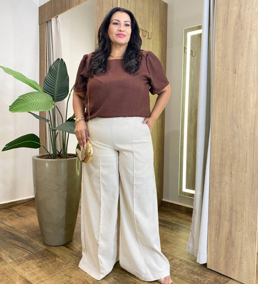 Blusa Feminina Manga Curta Isabella com Detalhes Marrom - Fernanda Ramos Store