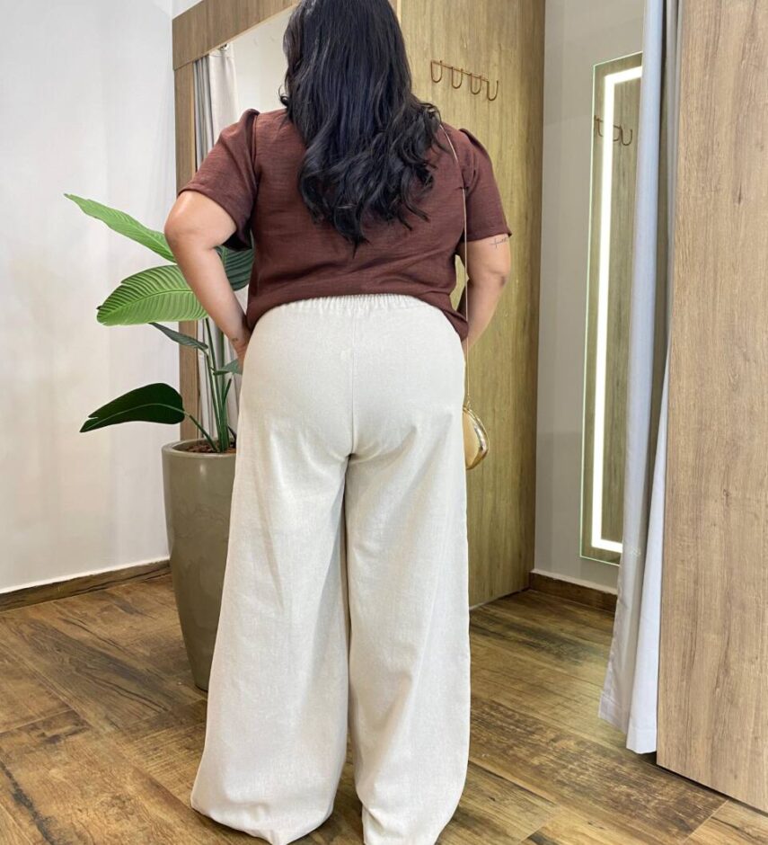Blusa Feminina Manga Curta Isabella com Detalhes Marrom - Fernanda Ramos Store