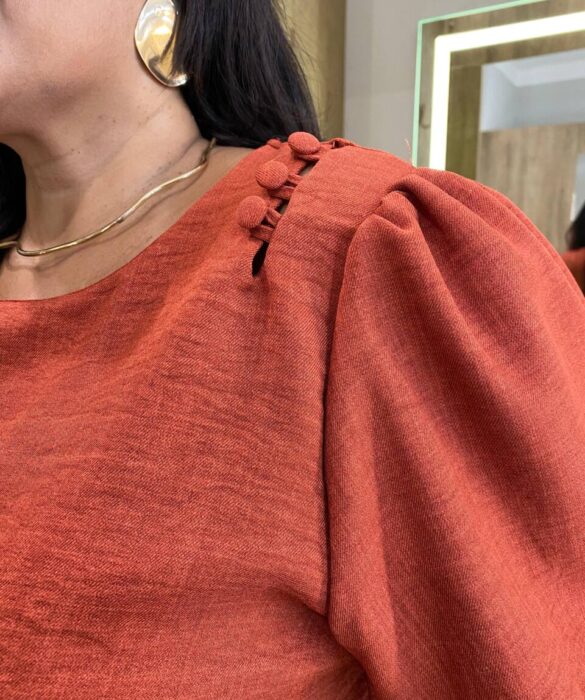 Blusa Feminina Manga Curta Isabella com Detalhes TerraCota - Fernanda Ramos Store