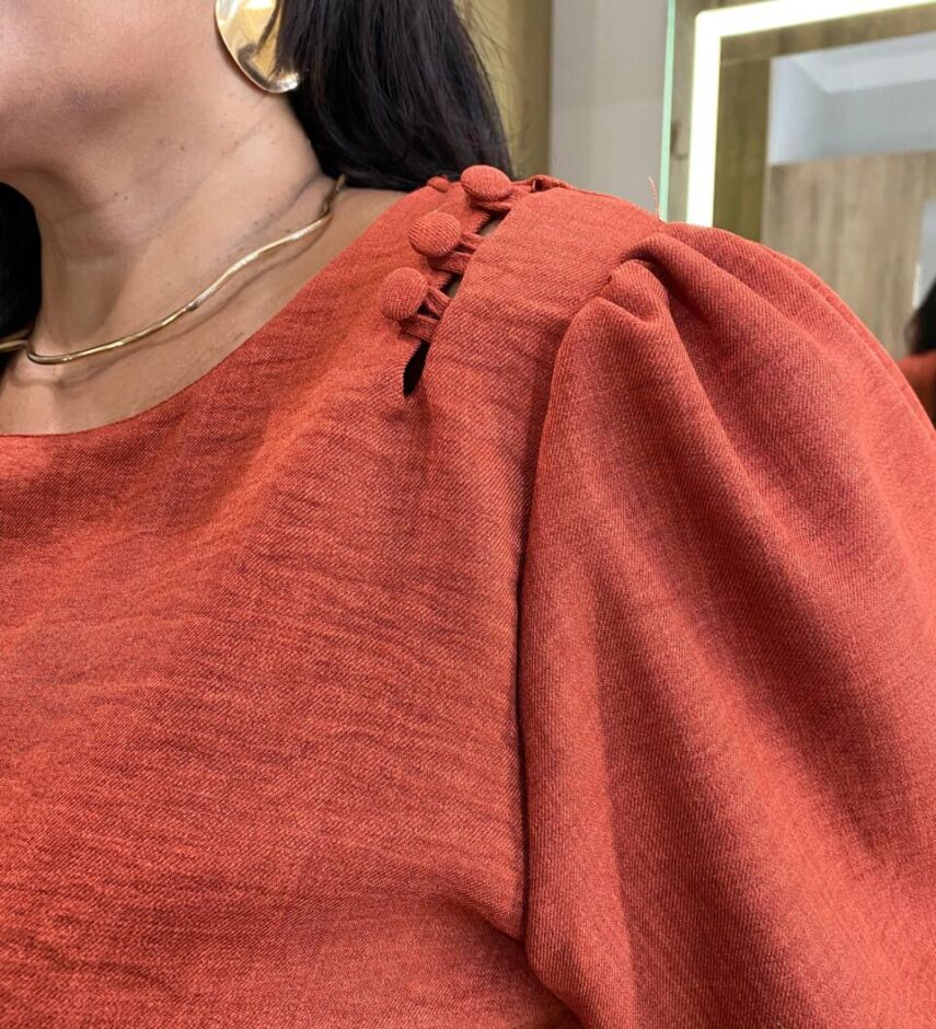 Blusa Feminina Manga Curta Isabella com Detalhes TerraCota - Fernanda Ramos Store