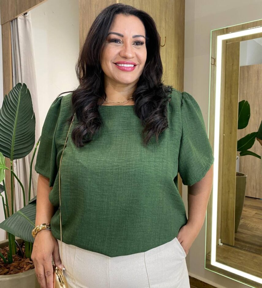 Blusa Feminina Manga Curta Isabella com Detalhes Verde - Fernanda Ramos Store