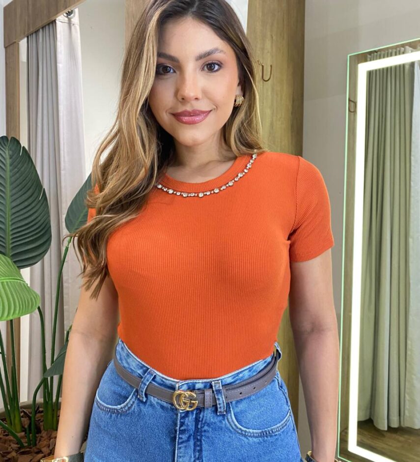 Blusa Feminina Milena Manga Curta Modal com Pedrarias Laranja - Fernanda Ramos Store