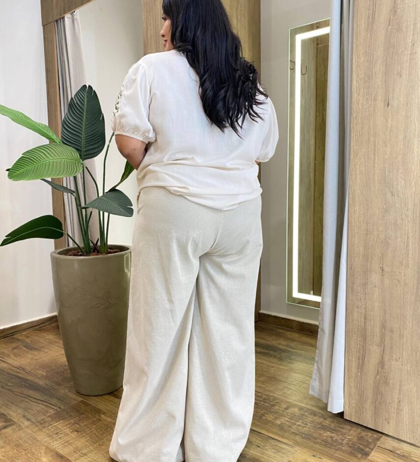 Blusa Feminina Plus Manga 3/4 Bordada Areia - Fernanda Ramos Store