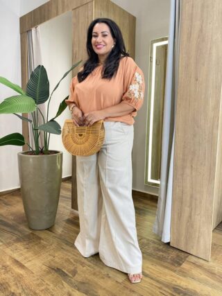 Blusa Feminina Plus Manga 3/4 Bordada Bege - Fernanda Ramos Store