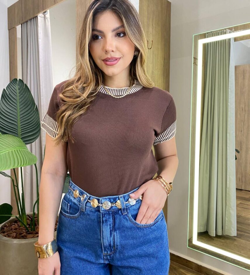 Blusa Feminina Sofy Manga Curta Modal com Detalhes Marrom - Fernanda Ramos Store