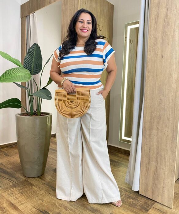 Blusa Feminina Tee Muscle Plus Estampada com Listras Off White - Fernanda Ramos Store