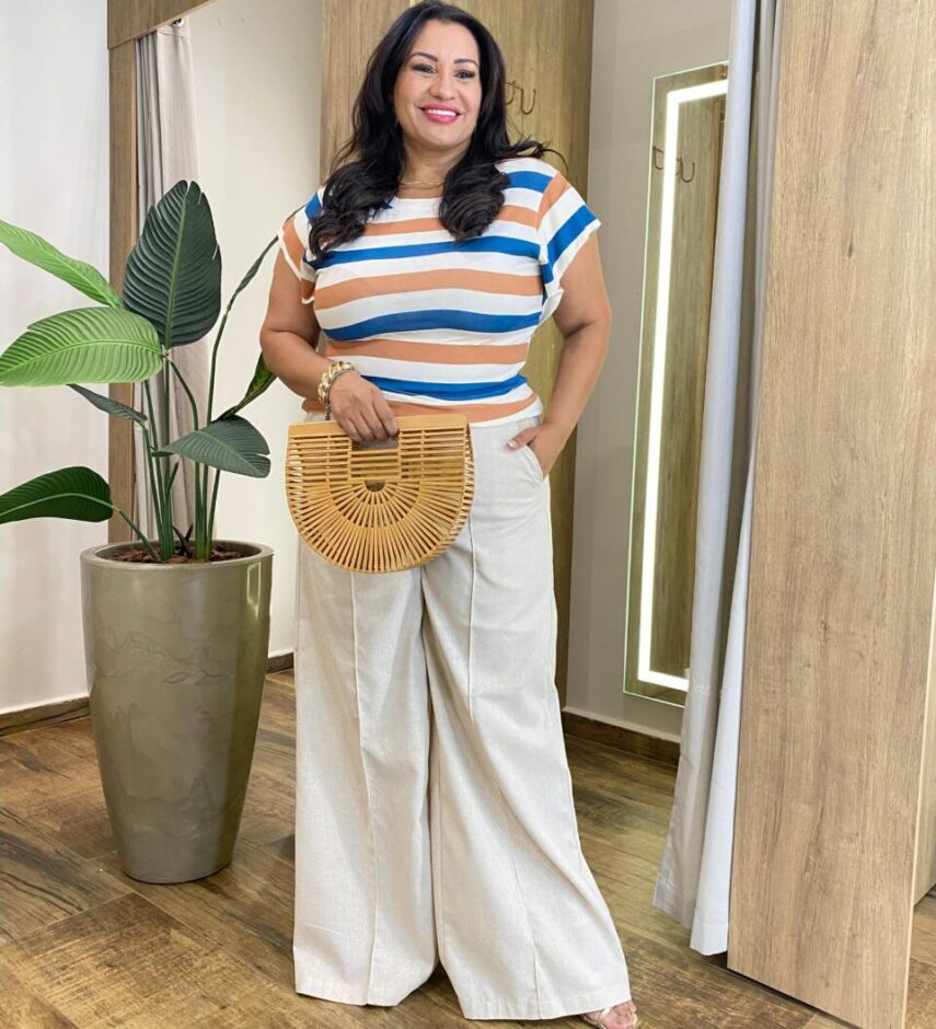 Blusa Feminina Tee Muscle Plus Estampada com Listras Off White - Fernanda Ramos Store