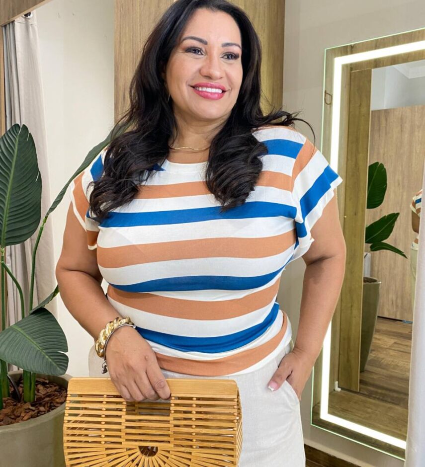 Blusa Feminina Tee Muscle Plus Estampada com Listras Off White - Fernanda Ramos Store