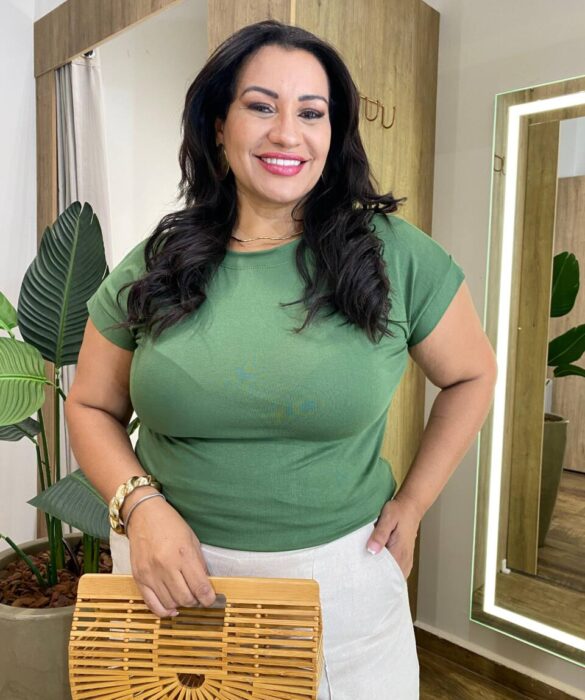Blusa Feminina Tee Muscle Plus Verde Musgo - Fernanda Ramos Store