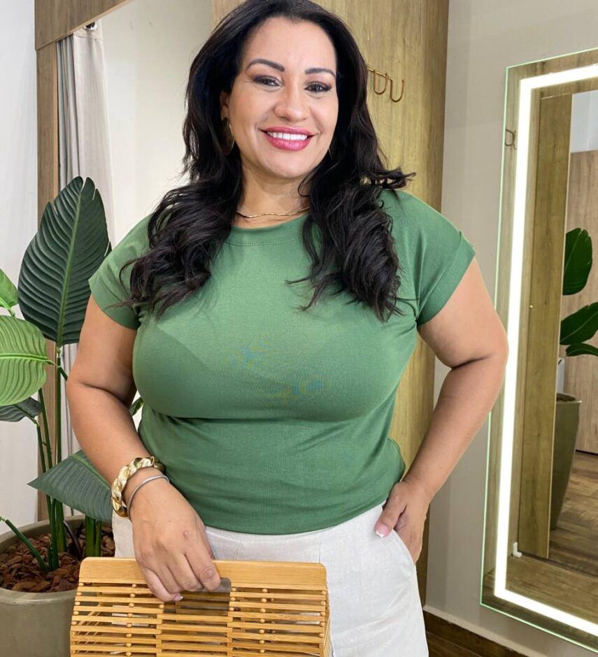 Blusa Feminina Tee Muscle Plus Verde Musgo - Fernanda Ramos Store