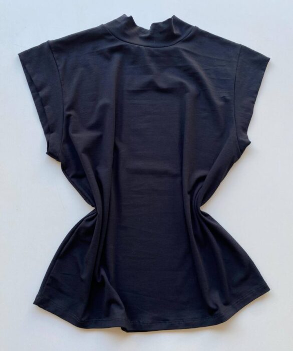 Blusa Feminina Tee Muscle Sabrina Gola Alta Preta - Fernanda Ramos Store