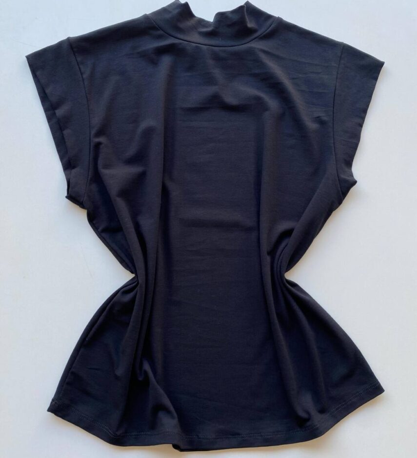 Blusa Feminina Tee Muscle Sabrina Gola Alta Preta - Fernanda Ramos Store