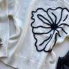 Blusa Manga Longa Feminina Anne Tricot Modal Detalhe Flor Branca - Fernanda Ramos Store