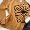 Blusa Manga Longa Feminina Anne Tricot Modal Detalhe Flor Caramelo - Fernanda Ramos Store