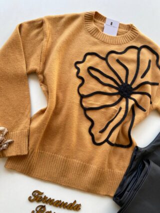 Blusa Manga Longa Feminina Anne Tricot Modal Detalhe Flor Caramelo - Fernanda Ramos Store