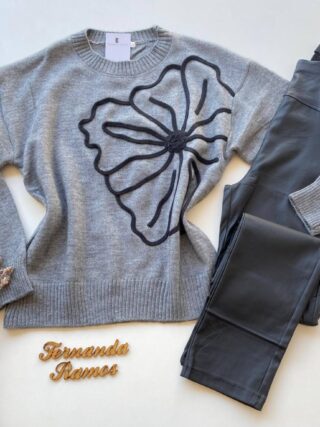 Blusa Manga Longa Feminina Anne Tricot Modal Detalhe Flor Cinza - Fernanda Ramos Store