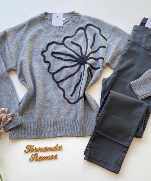 Blusa Manga Longa Feminina Anne Tricot Modal Detalhe Flor Cinza - Fernanda Ramos Store
