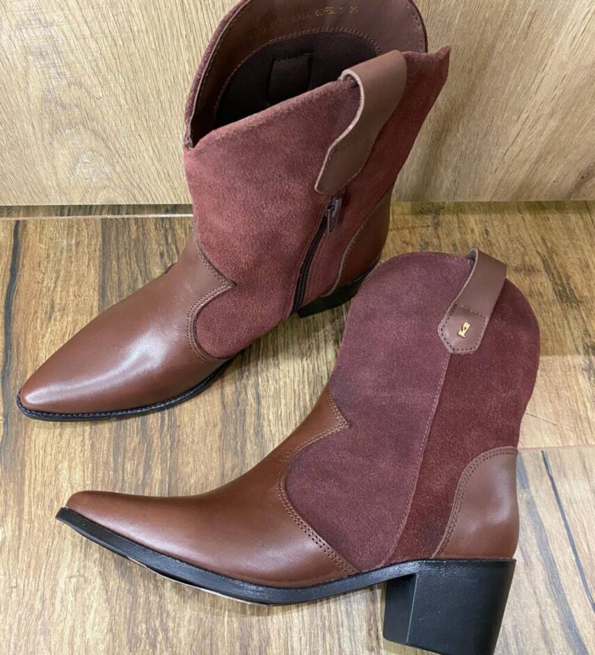 Bota Western Suellen Couro com Camurça de Bico Fino Marrom - Fernanda Ramos Store