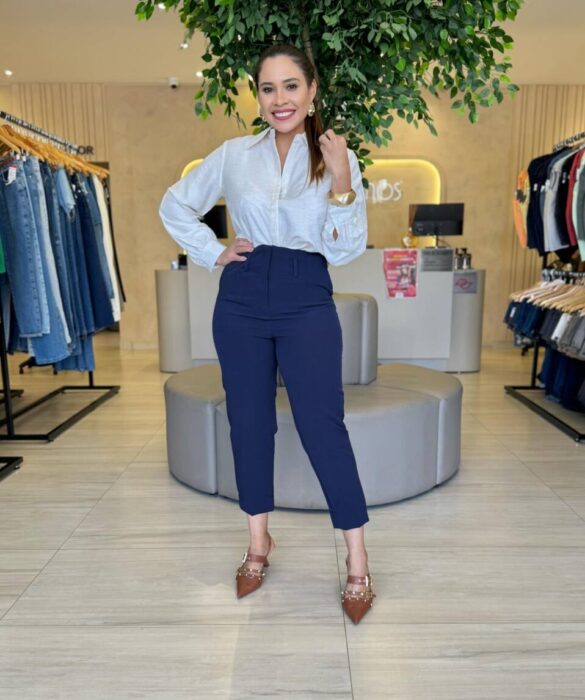 Calça Feminina Alfaiataria Madalena com Bolsos Azul Marinho - Fernanda Ramos Store