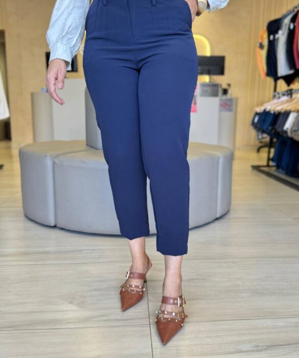 Calça Feminina Alfaiataria Madalena com Bolsos Azul Marinho - Fernanda Ramos Store