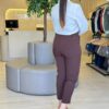 Calça Feminina Alfaiataria Madalena com Bolsos Marrom - Fernanda Ramos Store