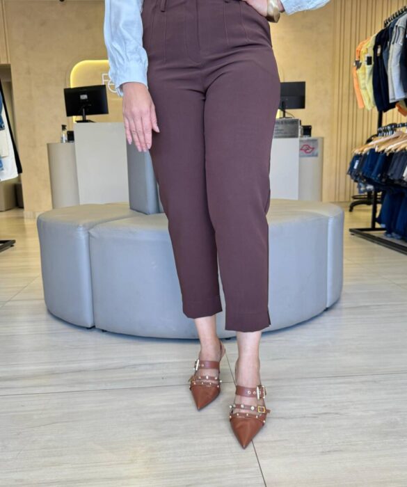 Calça Feminina Alfaiataria Madalena com Bolsos Marrom - Fernanda Ramos Store